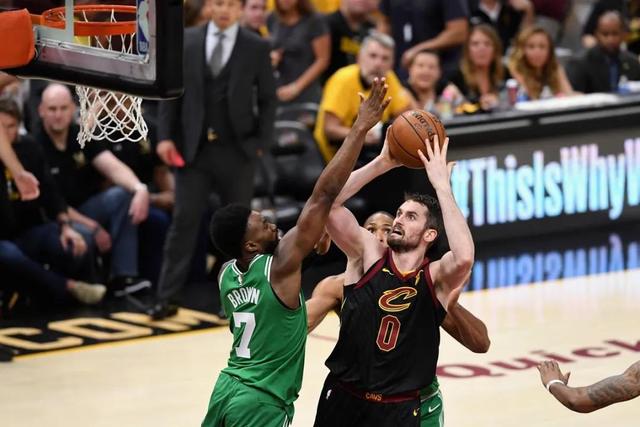 中国首场FIS室内国际滑雪赛在深圳鸣金